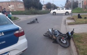 Lee más sobre el artículo Dos jóvenes con lesiones tras chocar moto con bicicleta en zona norte