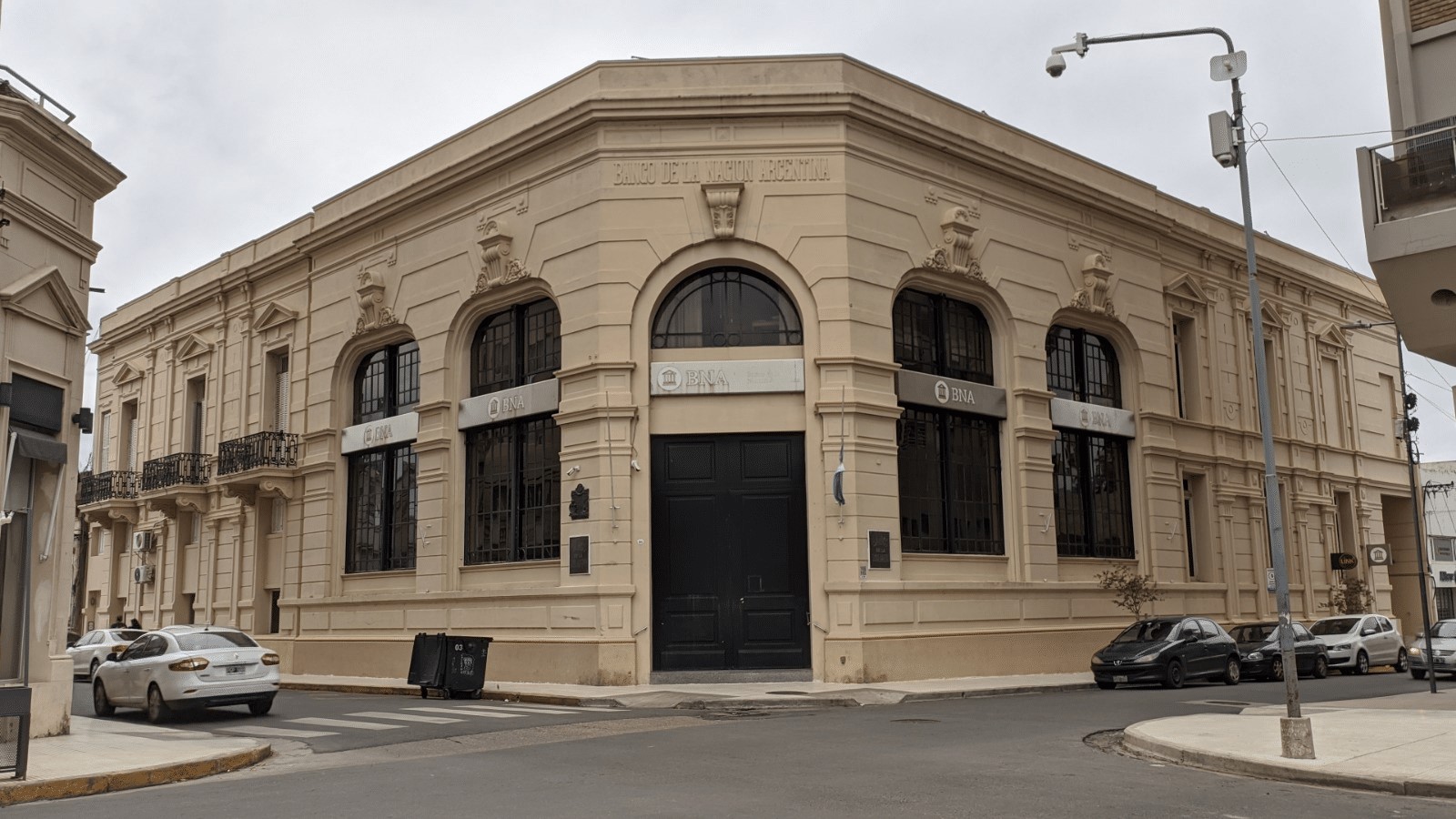 Lee más sobre el artículo El Banco Nación lanza un plan de cierre y fusión de sucursales para ahorrar costos