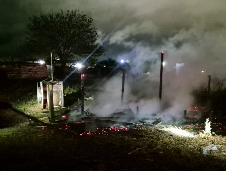 Lee más sobre el artículo Villa Constitución: incendio y destrucción de una casilla precaria