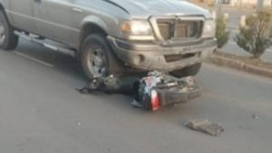Lee más sobre el artículo Muere un joven motociclista tras chocar con camioneta en Moreno y Alberdi
