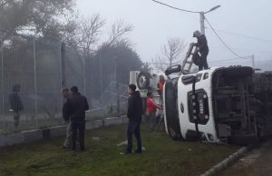 Lee más sobre el artículo Villa Constitución: volcó un camión mientras descargaba tierra