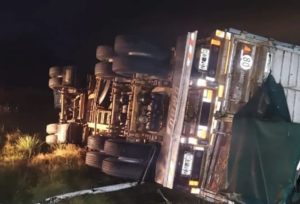 Lee más sobre el artículo Volcó un camión en la Autopista, a la altura de Ramallo