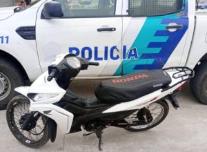 Lee más sobre el artículo Moto secuestrada y hombre detenido durante allanamiento en zona norte