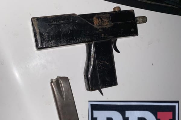 Lee más sobre el artículo Villa Constitución: tres detenidos con secuestro de drogas y metralleta casera