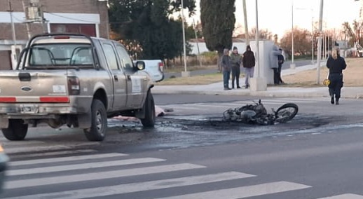 Lee más sobre el artículo Murió un joven motociclista tras chocar con camioneta en zona sur
