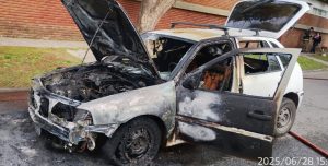 Lee más sobre el artículo Se incendió un automóvil mientras circulaba por Avenida Savio