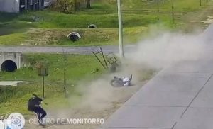 Lee más sobre el artículo Violento accidente cuando un joven perdió el control de su moto en La Emilia