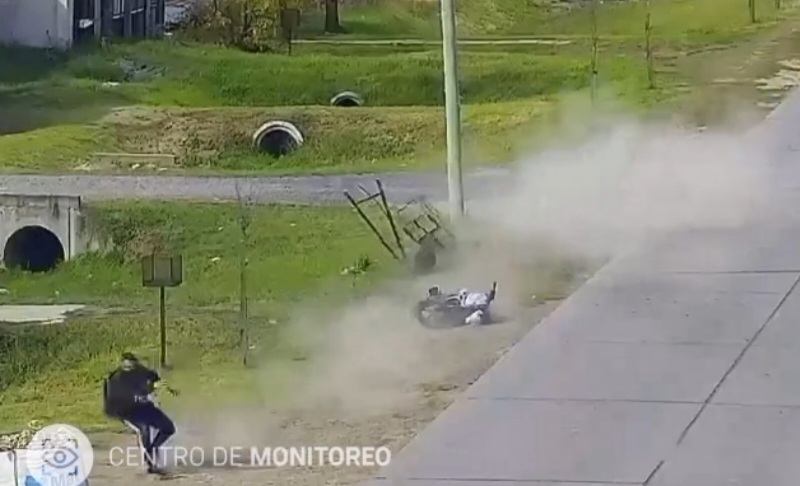 Lee más sobre el artículo Violento accidente cuando un joven perdió el control de su moto en La Emilia