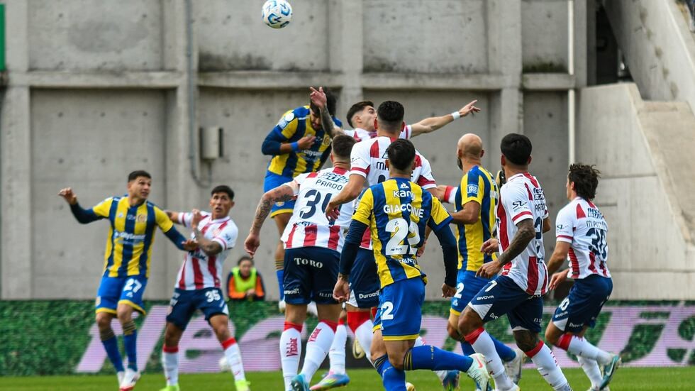 Lee más sobre el artículo Unión de Santa Fe avanza en la Copa Argentina: superó a Rosario Central por penales en el Estadio San Nicolás