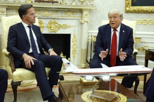 Lee más sobre el artículo Trump amenaza a Rusia con aranceles del 100 por ciento si no hay paz con Ucrania