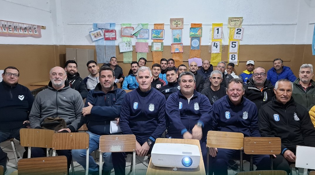 Lee más sobre el artículo El Colegio de Árbitros brindó una charla sobre modificaciones reglamentarias