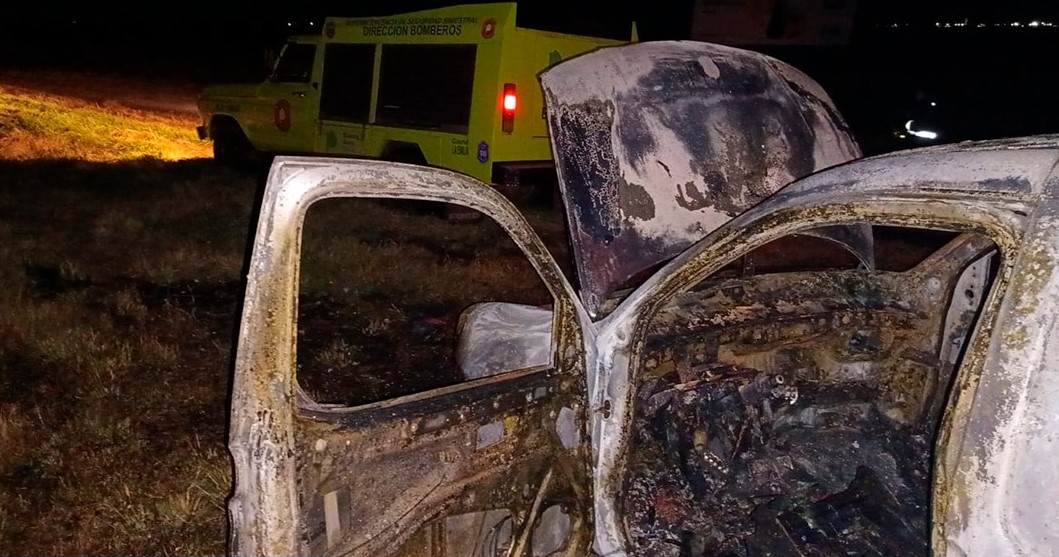 Lee más sobre el artículo Se incendió una camioneta en la Autopista, a la altura de La Emilia