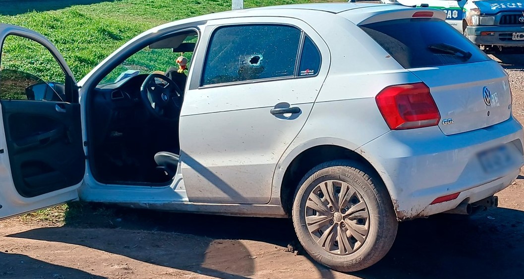 Lee más sobre el artículo Le dispararon a un hombre que estaba en su auto, lo hirieron y se dieron a la fuga