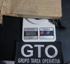 Lee más sobre el artículo Detienen a una joven y secuestran medio kilo de marihuana
