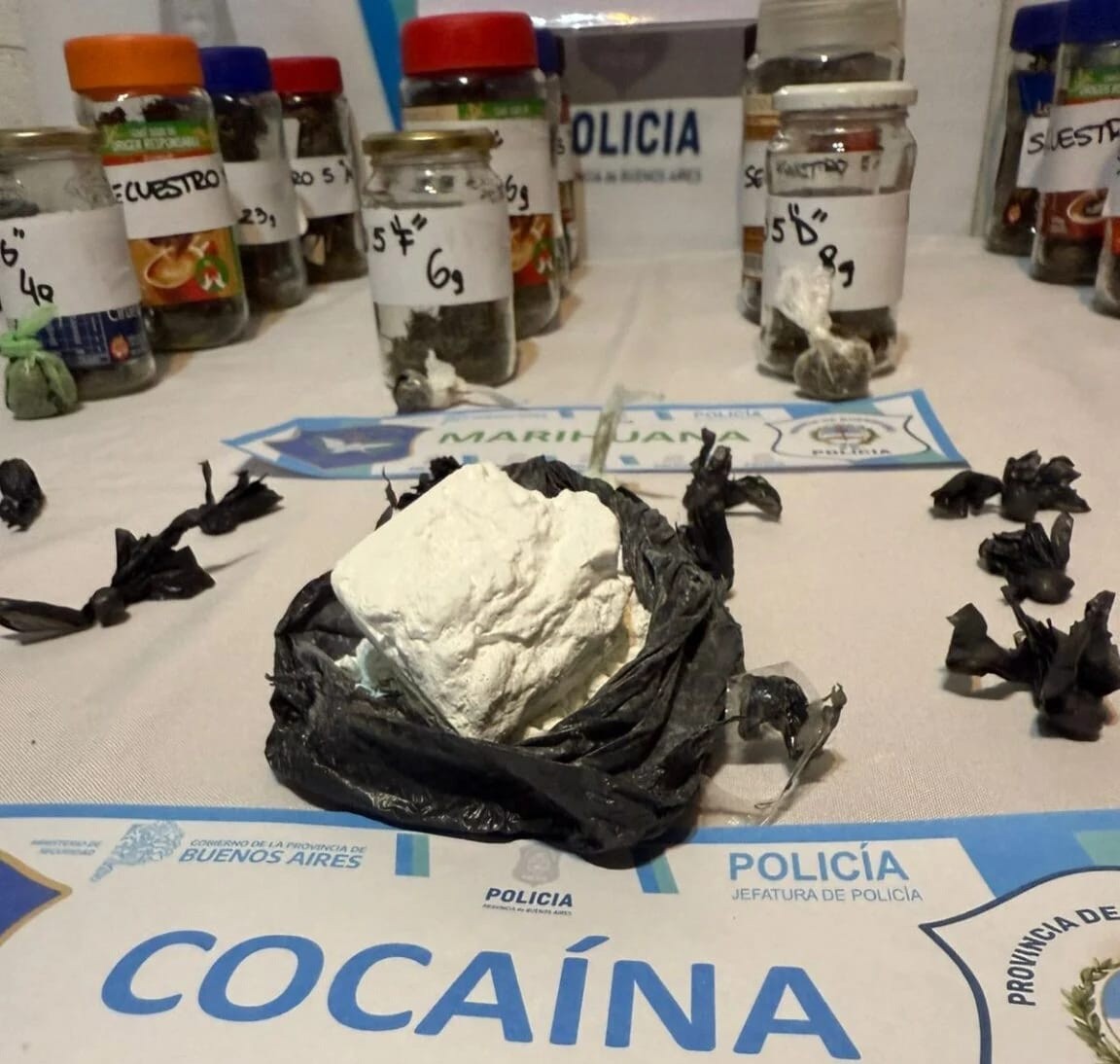 Lee más sobre el artículo Allanamientos en zona oeste: un detenido y secuestro de drogas por valor millonario