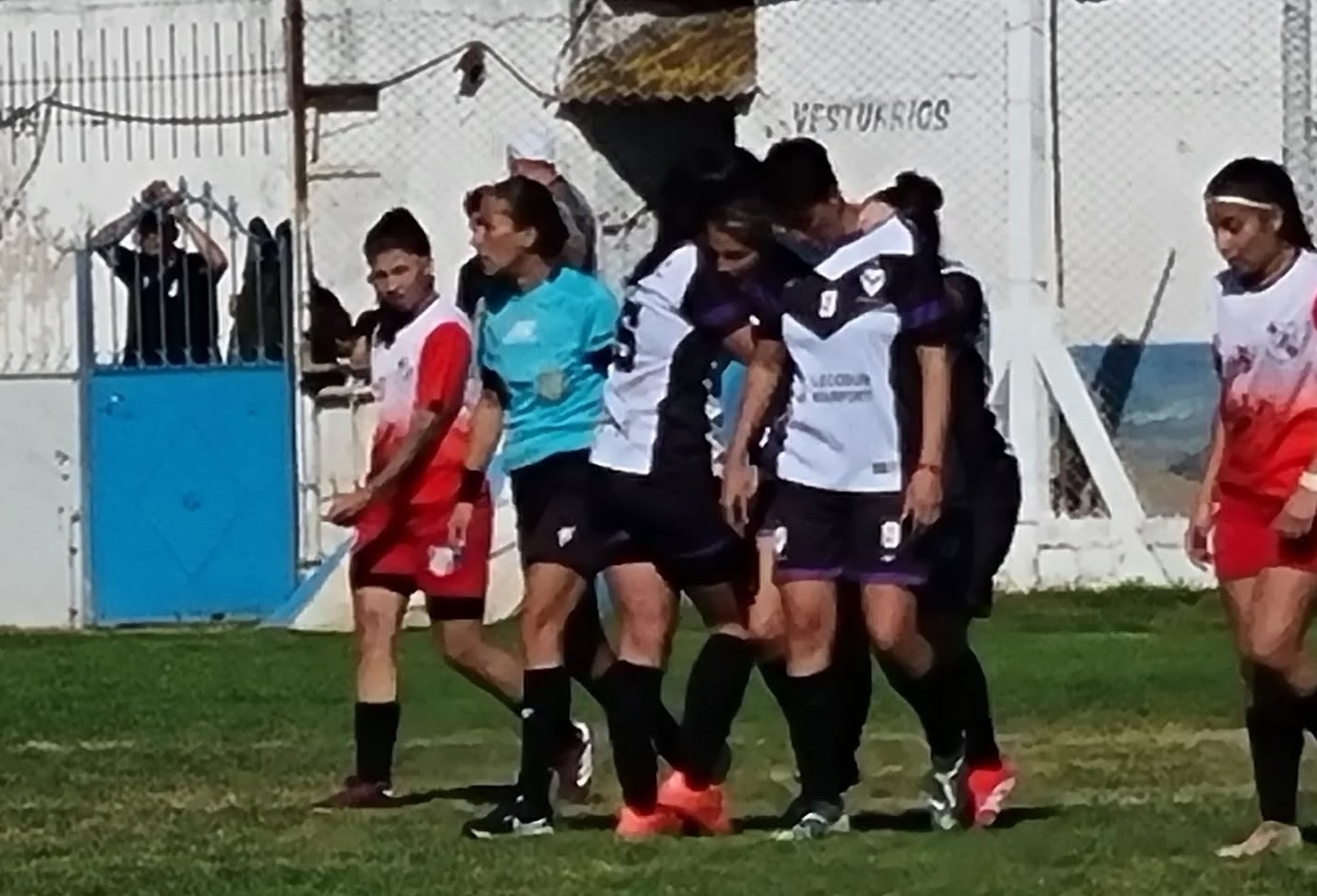 Lee más sobre el artículo Fútbol femenino: El Fortín le ganó a Matienzo y se consagró campeón del Torneo Apertura