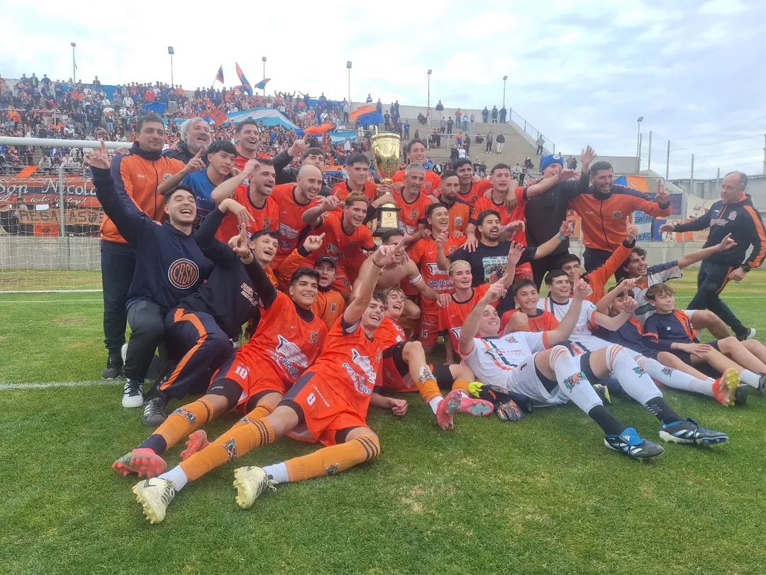 Lee más sobre el artículo Regatas se consagró campeón del fútbol nicoleño