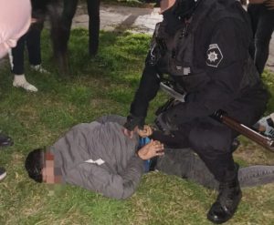 Lee más sobre el artículo Detienen a un sujeto que tenía pedido de captura y droga en su poder
