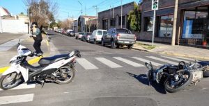 Lee más sobre el artículo Dos motociclistas heridos tras chocar con otra moto conducida por un Policía de la UTOI