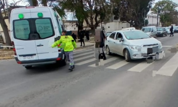 Lee más sobre el artículo Dos mujeres heridas tras choque entre camión y auto en la zona sur