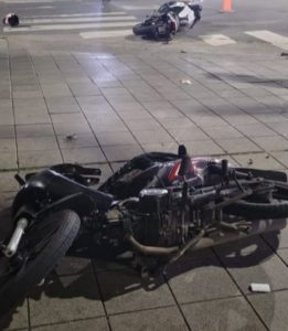 Lee más sobre el artículo Dos hombres con heridas graves a raíz de colisión entre motos en zona céntrica