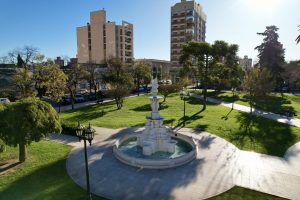 Lee más sobre el artículo El municipio sacó a los «trapitos» de la Plaza Mitre