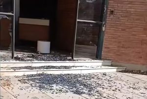 Lee más sobre el artículo Otra vez vandalizaron y rompieron la puerta de la ex LT24 Radio San Nicolás
