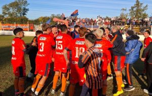 Lee más sobre el artículo Liga Nicoleña de Fútbol: Regatas es el primer finalista tras empatar con Somisa