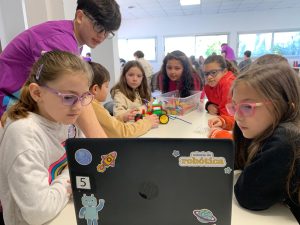 Lee más sobre el artículo Más de 350 alumnos participan de la Colonia de Robótica organizada por el municipio local