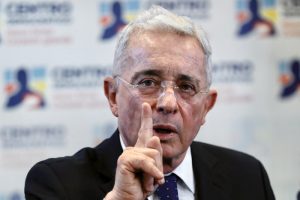 Lee más sobre el artículo Colombia: condenan al expresidente Uribe por soborno a testigos y fraude procesal