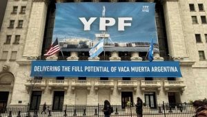 Lee más sobre el artículo YPF: Argentina obtuvo fallo favorable de la Cámara de Nueva York y suspenden entrega del 51% de acciones
