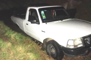 Lee más sobre el artículo Una camioneta cayó al cantero central de la Autopista