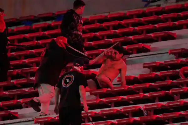 Lee más sobre el artículo Gabriel Boric envió a su ministro del Interior a Buenos Aires tras los incidentes en el partido entre Independiente y la U de Chile