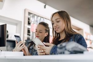 Lee más sobre el artículo Desde el lunes, no se permitirán celulares en las escuelas secundarias de Francia