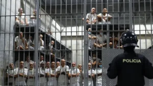 Lee más sobre el artículo “Bienvenidos al infierno”: así es la brutal megacárcel de Bukele en El Salvador