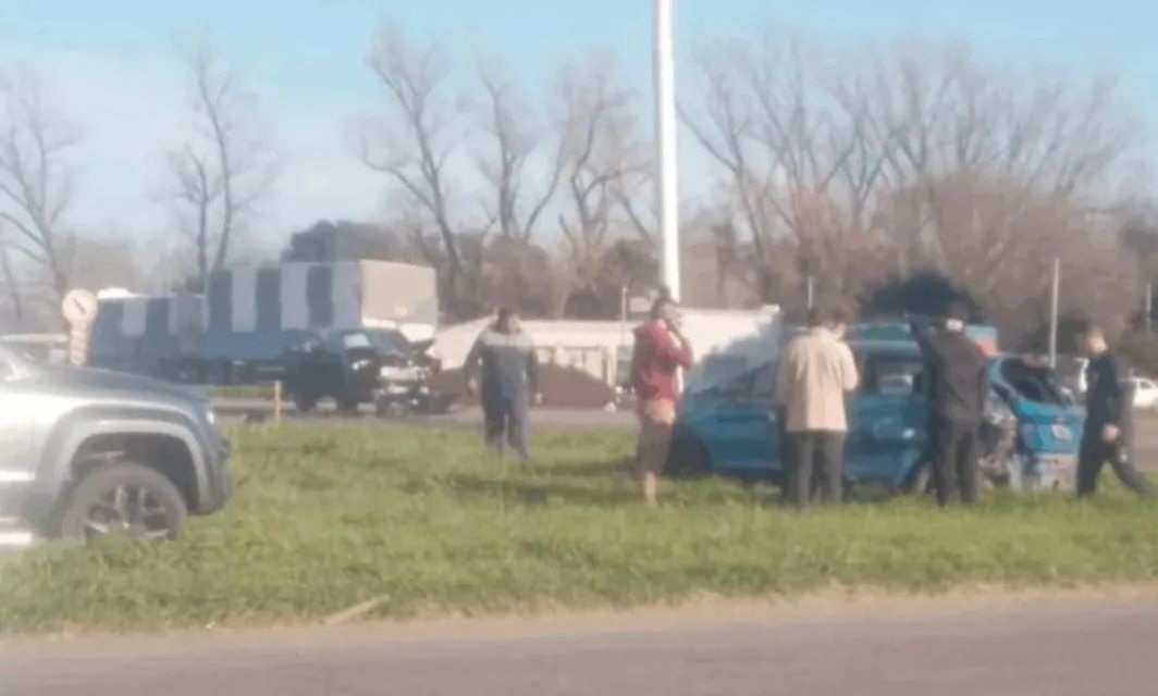 Lee más sobre el artículo Dos policías nicoleños sufrieron grave accidente en Carmen de Areco