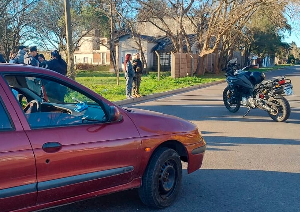 Lee más sobre el artículo Dos policías heridos tras chocar su moto con un auto en la zona norte