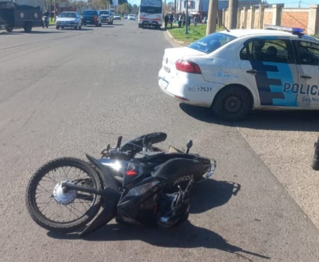 Lee más sobre el artículo Motociclista sufre heridas graves tras choque con colectivo de Vercelli