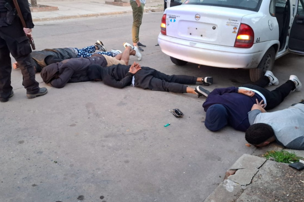 Lee más sobre el artículo Villa Constitución: graves incidentes en la cancha de Riberas terminaron con un herido y cinco detenidos