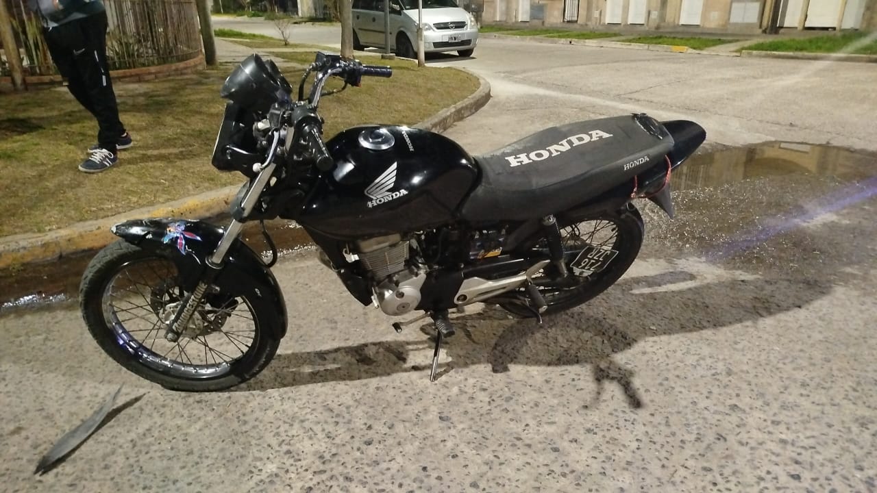 Lee más sobre el artículo Dos motociclistas con heridas tras protagonizar un choque en B° Alto Verde