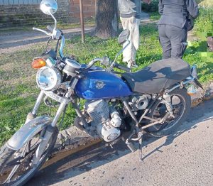 Lee más sobre el artículo Un hombre terminó hospitalizado tras atropellar a un perro y caer de su moto