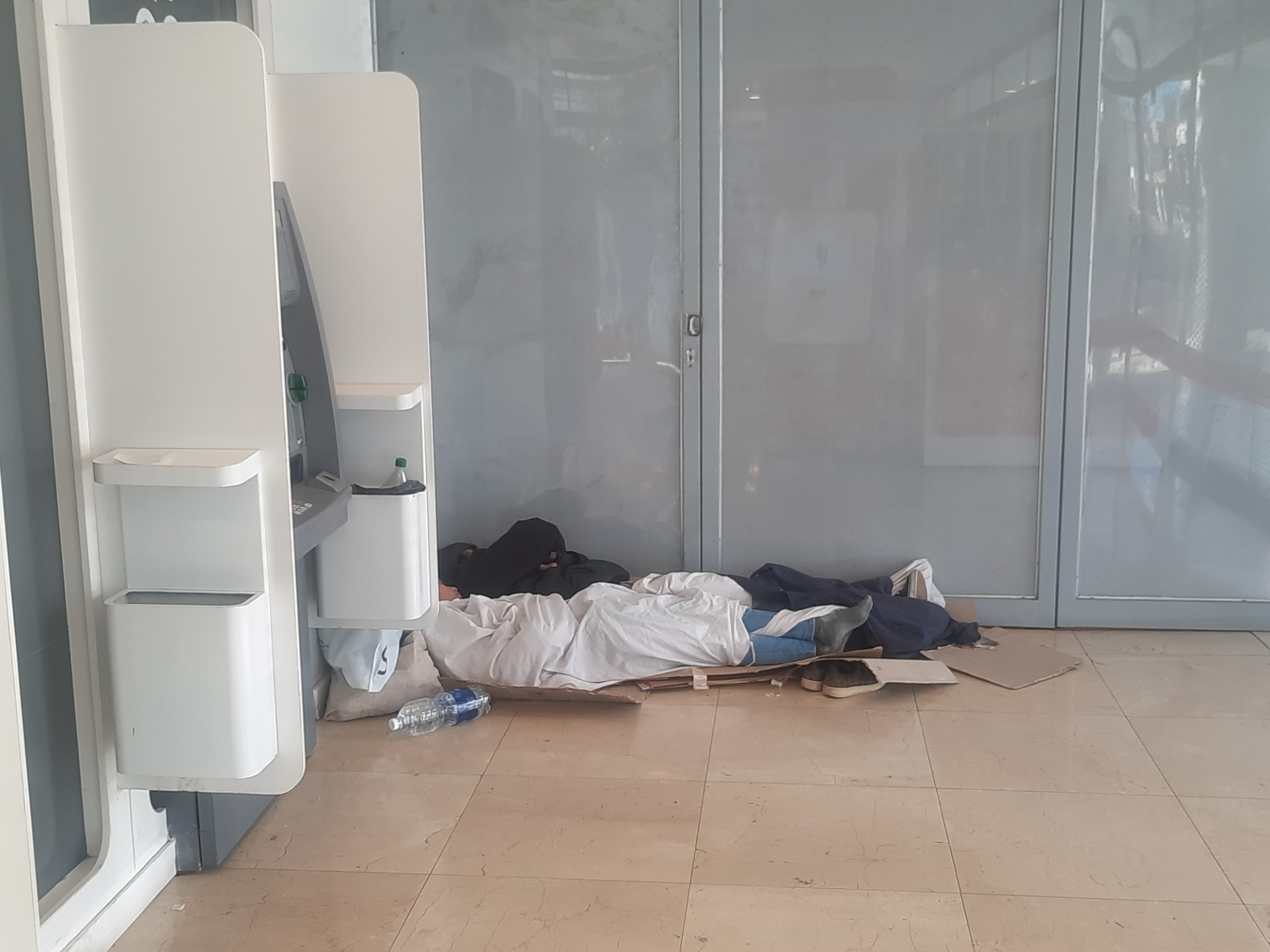 Lee más sobre el artículo Mientras se roban nuestra plata, la dura realidad de una pobreza en aumento…