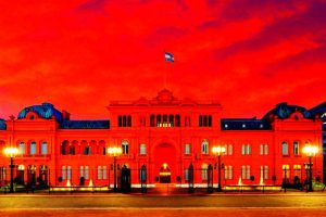Lee más sobre el artículo La Casa Rosada al rojo vivo: allanamientos, sospechas y nuevos audios por las coimas