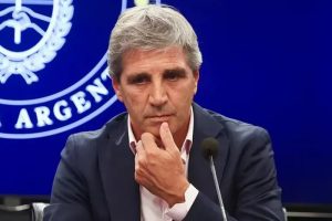 Lee más sobre el artículo La disparada del dólar y la aceleración de precios acorralan al ministro de Economía