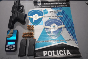 Lee más sobre el artículo Operativo en Autopista: detienen a individuo con un arma y marihuana