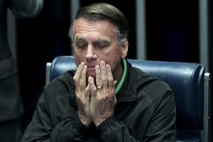 Lee más sobre el artículo La Corte Suprema de Brasil ordenó la prisión domiciliaria de Jair Bolsonaro