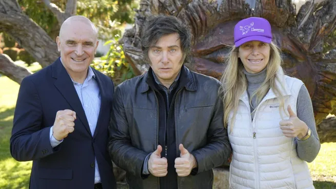 Lee más sobre el artículo Policrisis en la gestión de Javier Milei: derrota en la calle digital y un test en las urnas del escándalo de las coimas