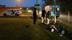 Lee más sobre el artículo Ramallo: dos jóvenes sufrieron fracturas al accidentarse a bordo de una moto