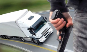 Lee más sobre el artículo Un camionero fue asaltado cuando dormía en la banquina de la Autopista
