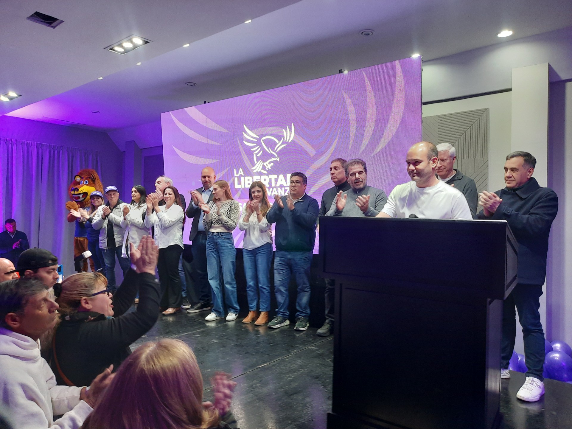 Lee más sobre el artículo La Libertad Avanza cerró su campaña en San Nicolás, con presencia de dirigentes provinciales y nacionales